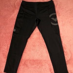 Virus Intl 3/4 length leggings